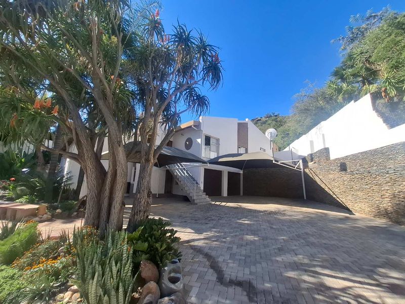 Family home with a two bedroom flat - Photo 1