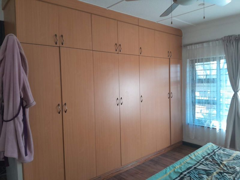 Charming 3 Bedroom entertainment home for sale South Crest. - Photo 10