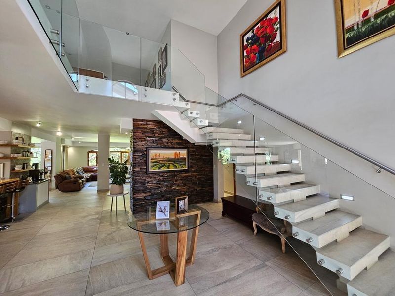 5 Bedroom Mansion in Golf Estate - Photo 4