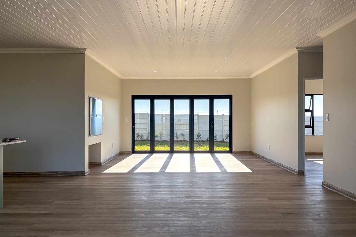 Brand new family home - Plattebosch Kloof. - Photo 4