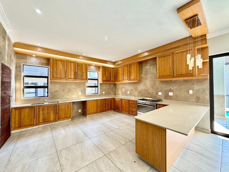 Hendra Estates - Stunning, Large Family Home For Rent In Izinga! - Photo 6