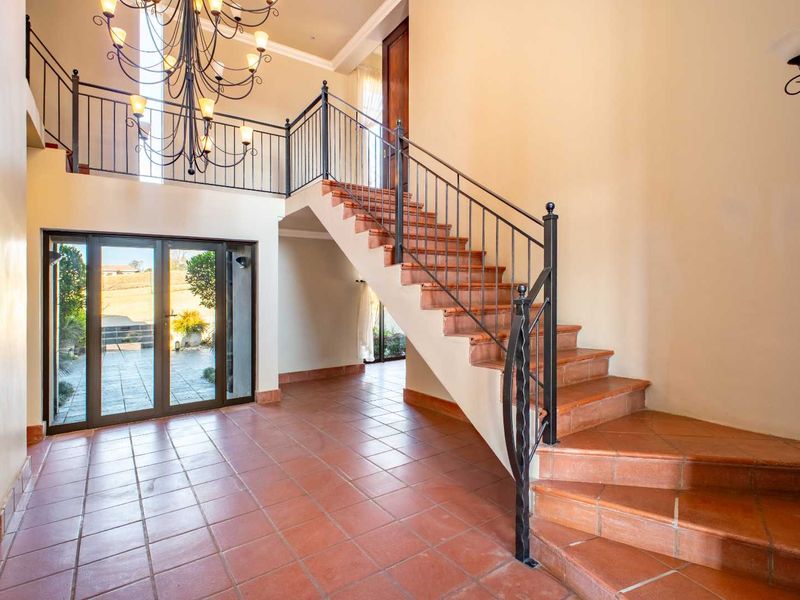 Magnificent 4-Bedroom Family Home - Photo 9