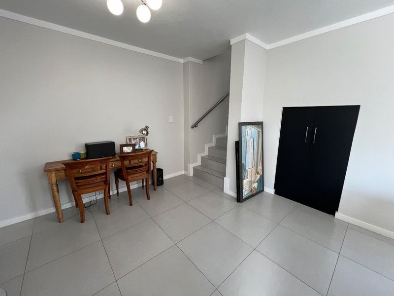 Elegant 2 Bedroom, 2 Bathroom Duplex for Rental in Secure Estate - Photo 9