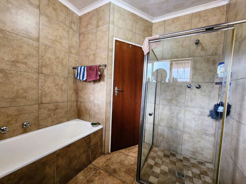 Unbeatable Triple-Income Investment: R26,000 Monthly Potential in One Prime Location - Photo 5