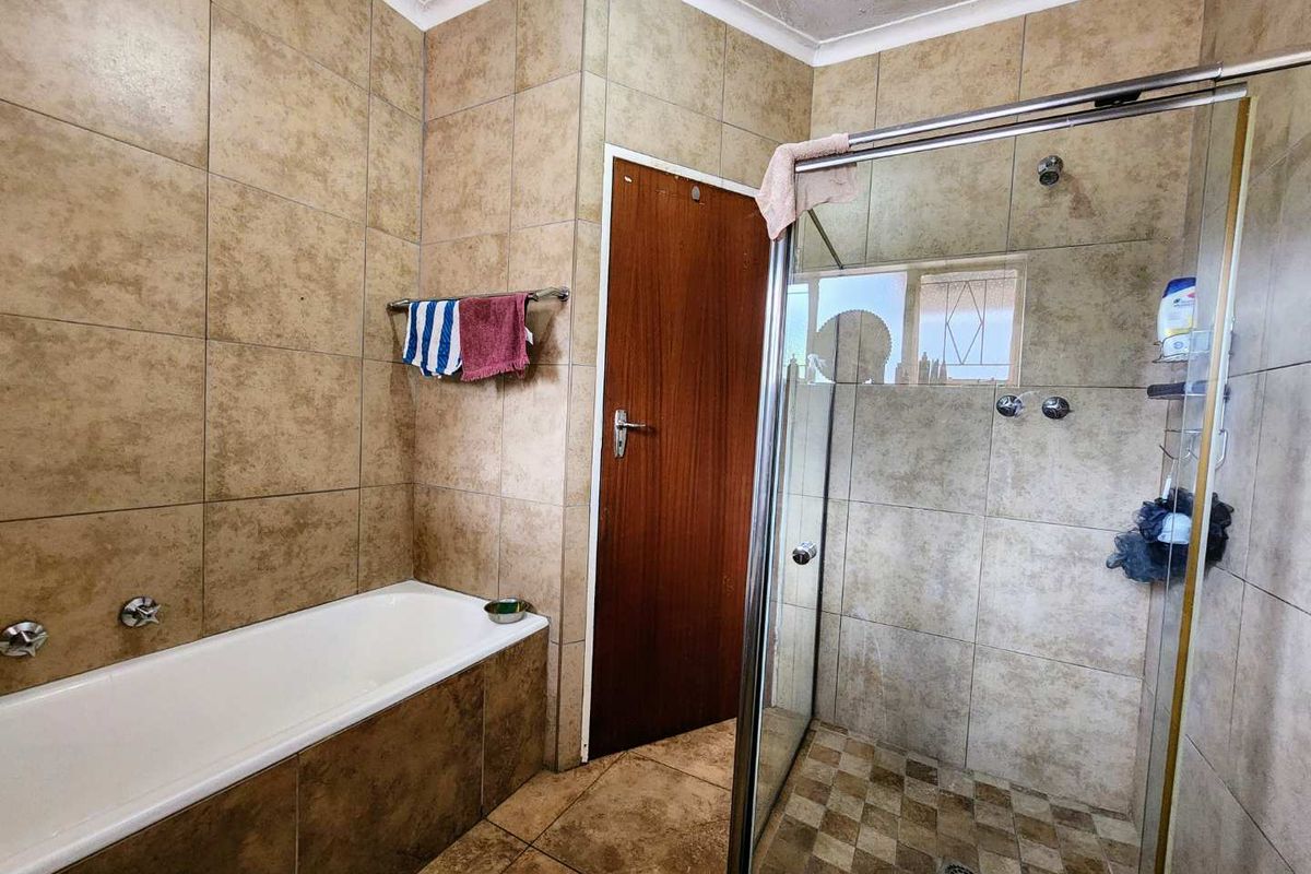 Unbeatable Triple-Income Investment: R26,000 Monthly Potential in One Prime Location - Photo 5