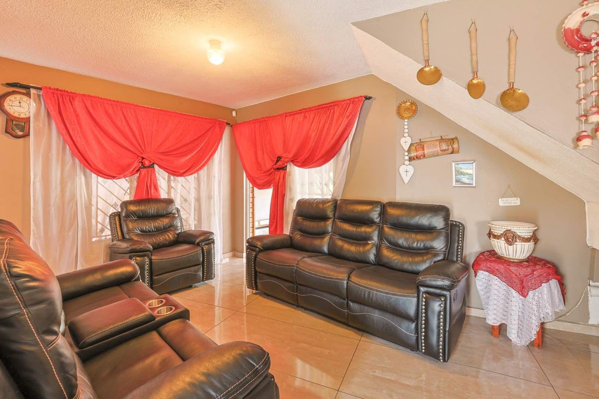 Spacious 3 Bedroom Family Home with Income-Generating Flatlets - Photo 2