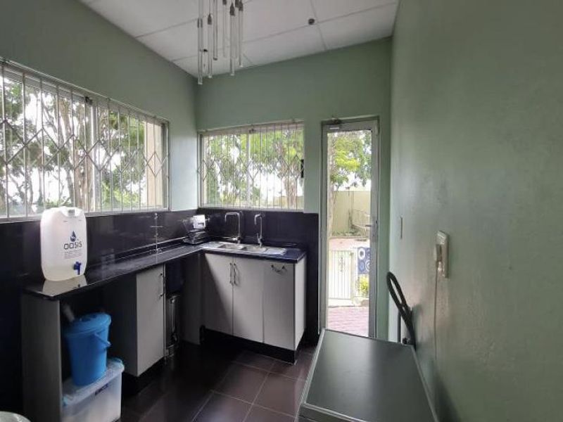 Stunning Luxury Home for Sale in Sterpark, Polokwane - Photo 7