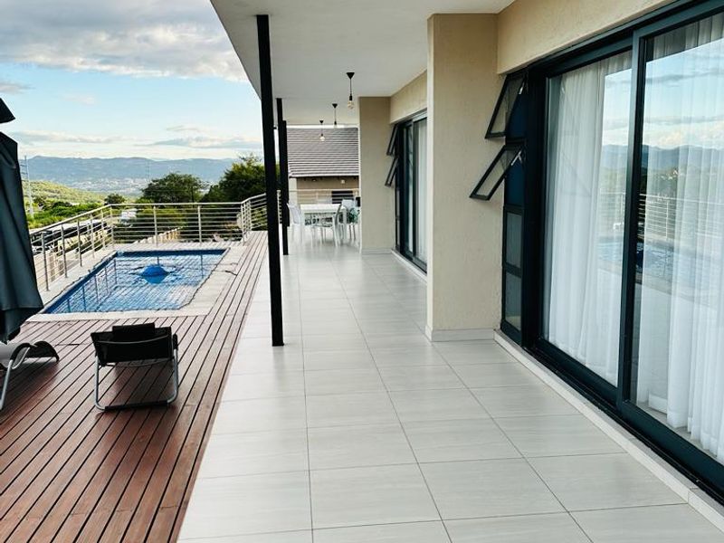 Modern, Move- In Ready Home with Striking Steet Appeal - Photo 4