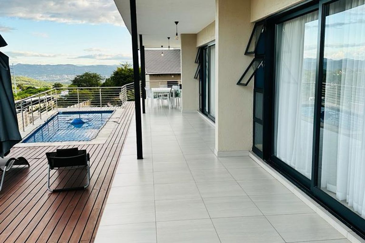 Modern, Move- In Ready Home with Striking Steet Appeal - Photo 4