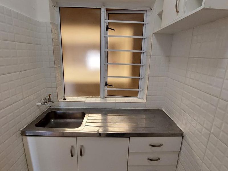 Bachelor Apartment for Rent in Mowbray - Photo 4