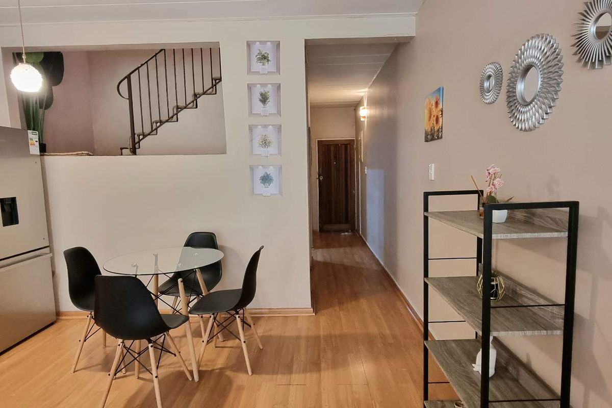 EXQUISITE RENOVATED UNIT! - Photo 2