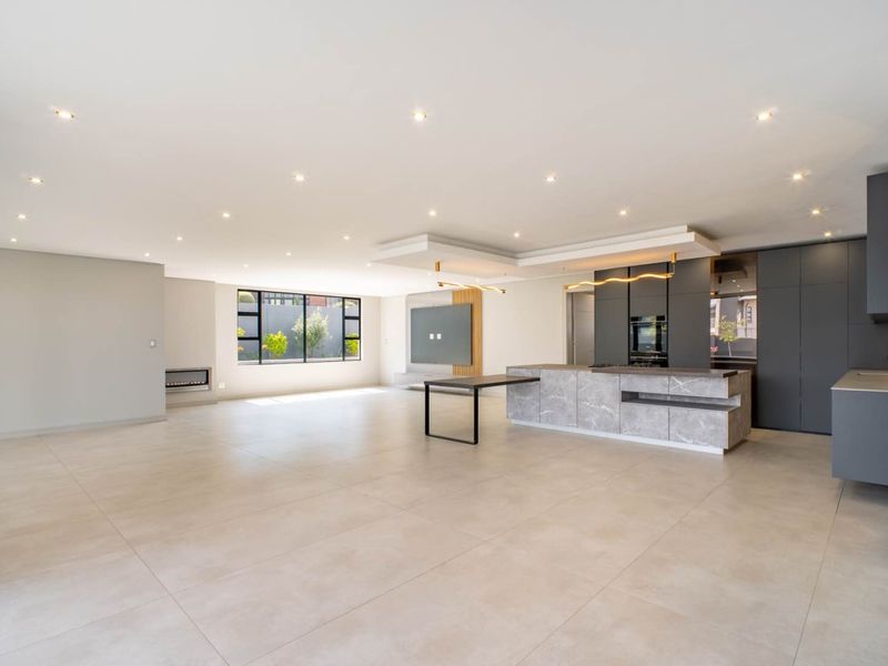 Prestigious Brand-New Five-Bedroom Home For Sale in Waterfall Country Estate” - Photo 5