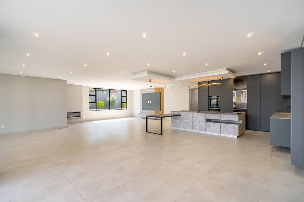 Prestigious Brand-New Five-Bedroom Home For Sale in Waterfall Country Estate” - Photo 5
