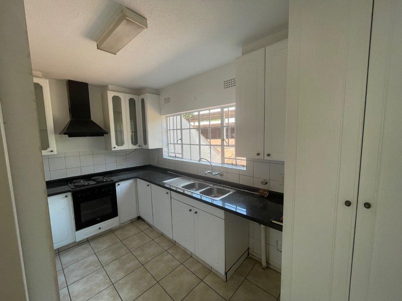 UNFURNISHED TWO BEDROOMS - Photo 8