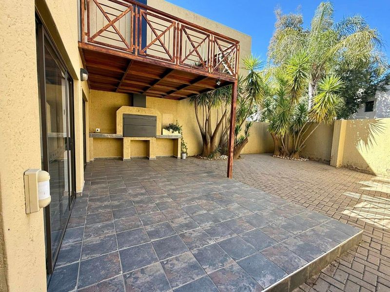 3 Bedroom Townhouse TO LET in Windhoek Country Club Golf Estate - Photo 2