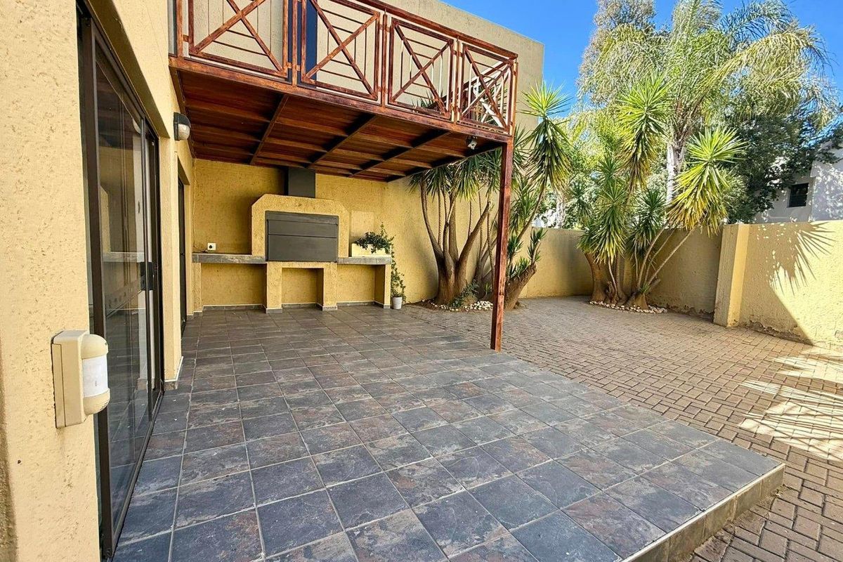 3 Bedroom Townhouse TO LET in Windhoek Country Club Golf Estate - Photo 2
