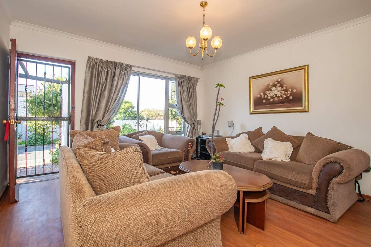 Secure & Serene – A Hidden Gem in Sought-After Lakeside Village - Photo 5
