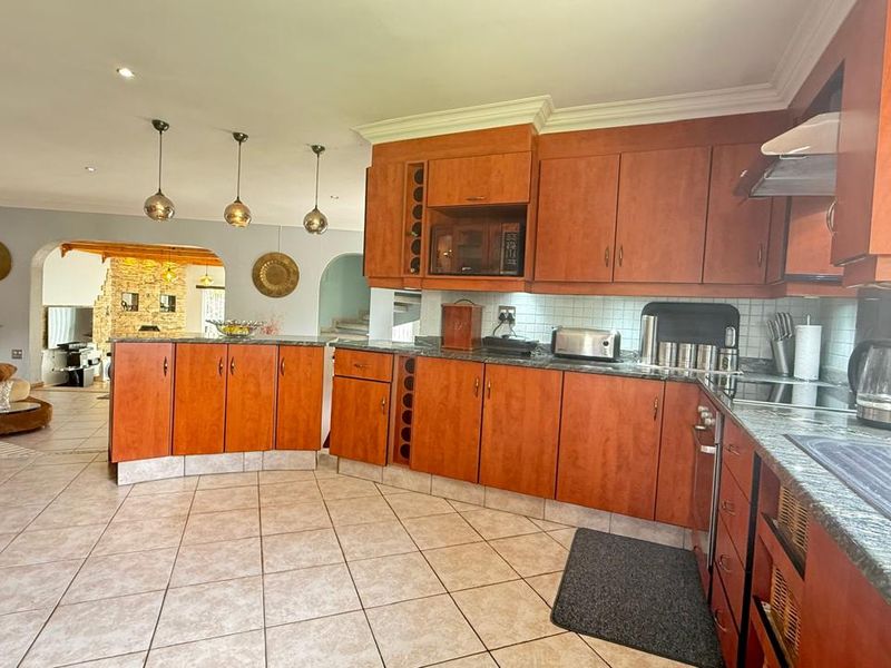 Discover your dream home in the heart of Bloubosrand - Photo 6