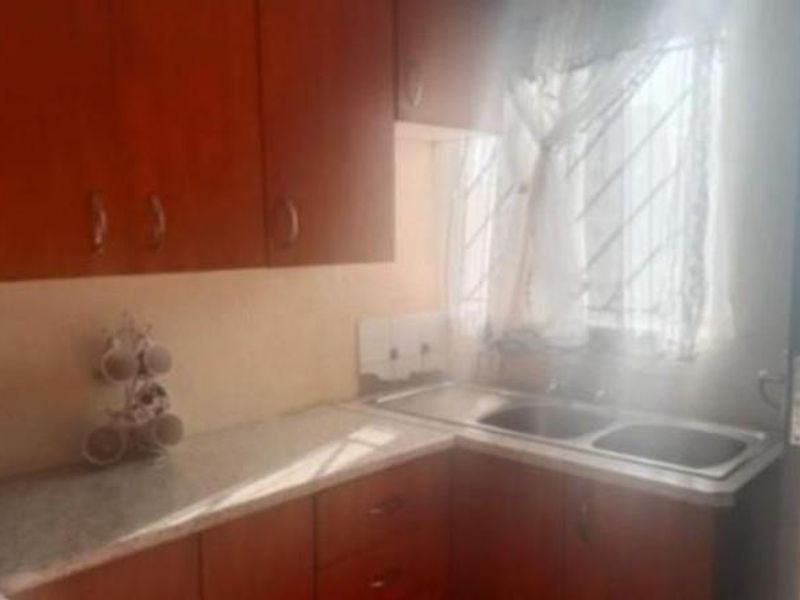3 Bedroom 2 Bathroom Apartment To Let - Photo 4