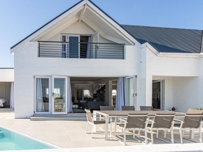 Endless Views, Fresh Sea Air, and Space to Unwind - Photo 4