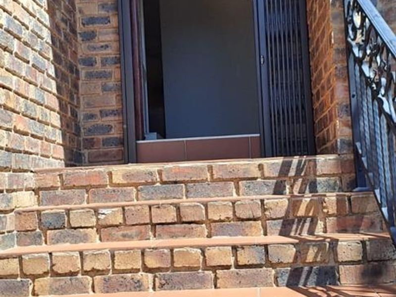 "Exquisite Bassonia Gem: Dual Homes, Unmatched Security!" - Photo 3