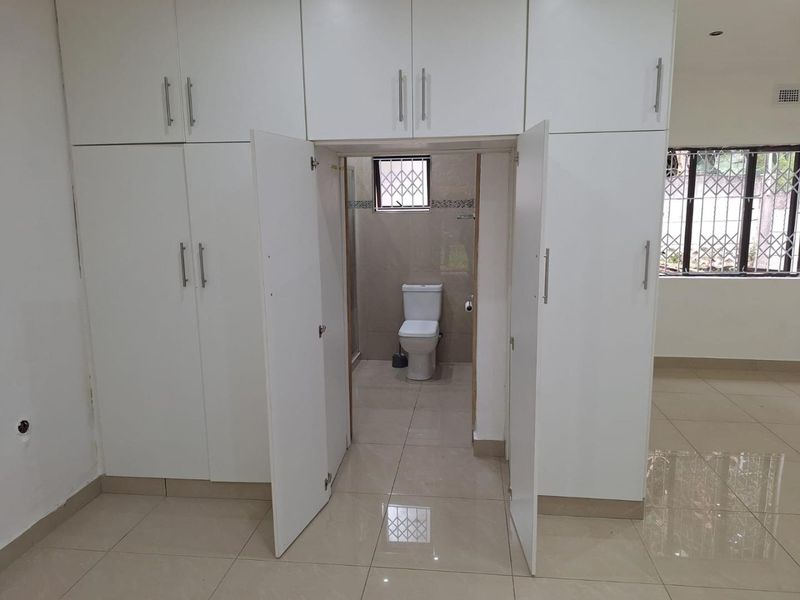 Modern, neat, and newly renovated one-bedroom granny flat - Photo 9