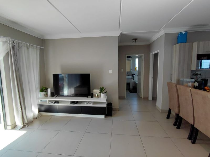 Charming 2-Bedroom Apartment in Birchwood Village - Photo 5