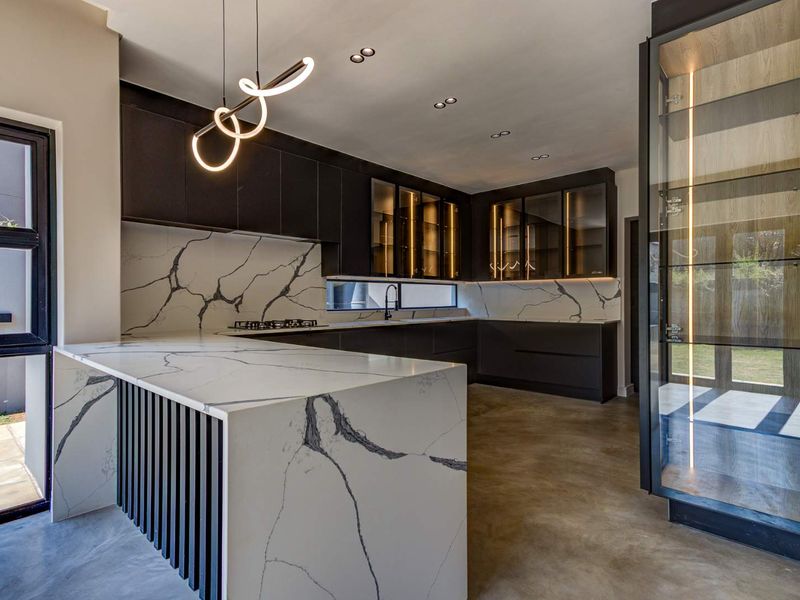 EXQUISITE DOUBLE STOREY HOME - Photo 10