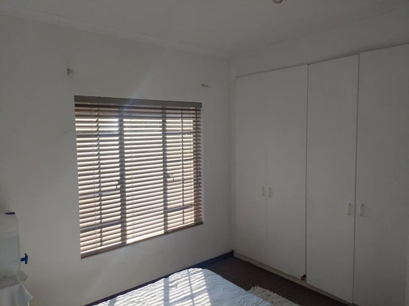 Spacious 4-Bedroom Family Home to Rent in a Secure Estate - Photo 10