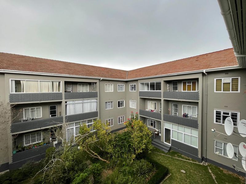 Spacious semi-furnished one bedroom apartment with garage | Kenilworth | R11 000 p/m - Photo 2