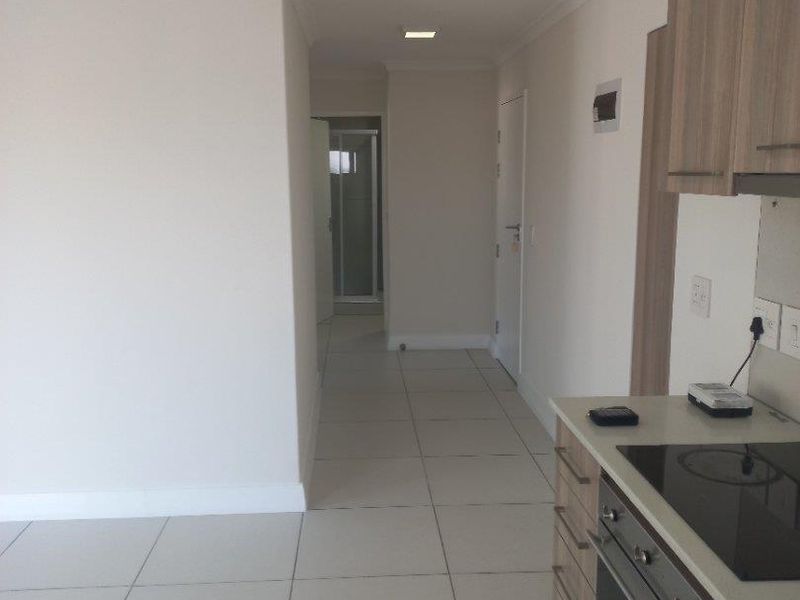 Comfortable and spacious lock-up-and-go ideal for a young professional - Photo 6