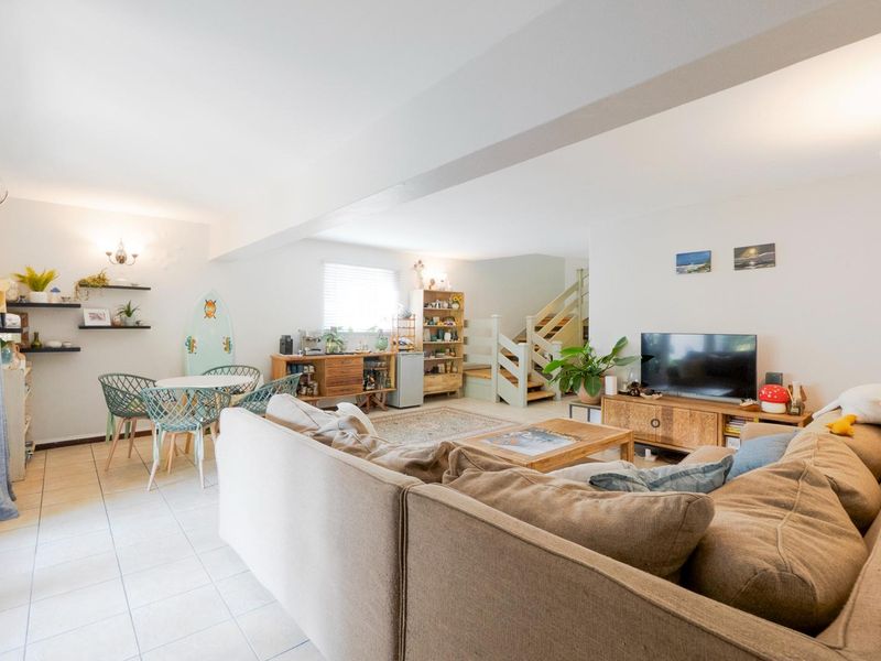 Modern pet friendly duplex - Photo 3