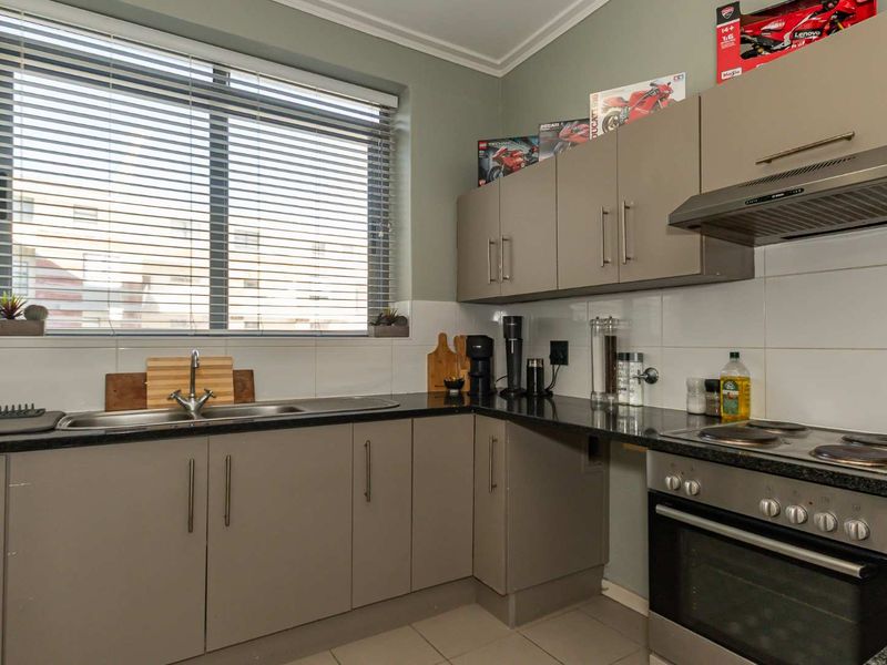 Hens Teeth TWO almost three bed unit in much sought after beachfront complex - Photo 6
