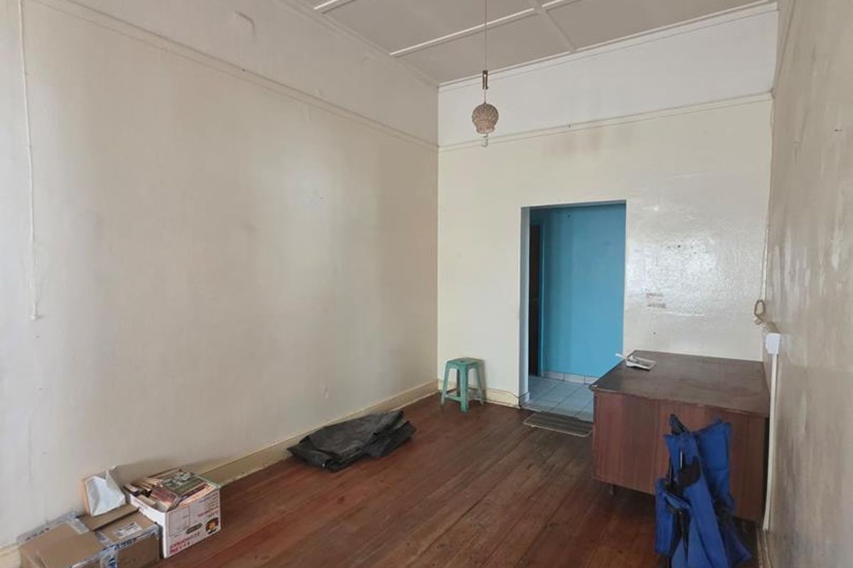 Large German style Four-bedroom house for sale in Usakos. - Photo 3