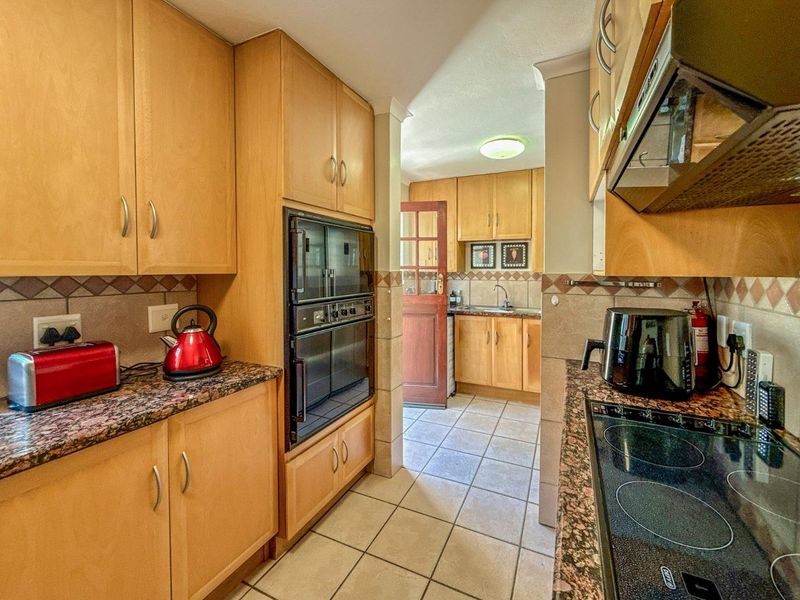 Perfectly Located House, Move-In Ready - Photo 9