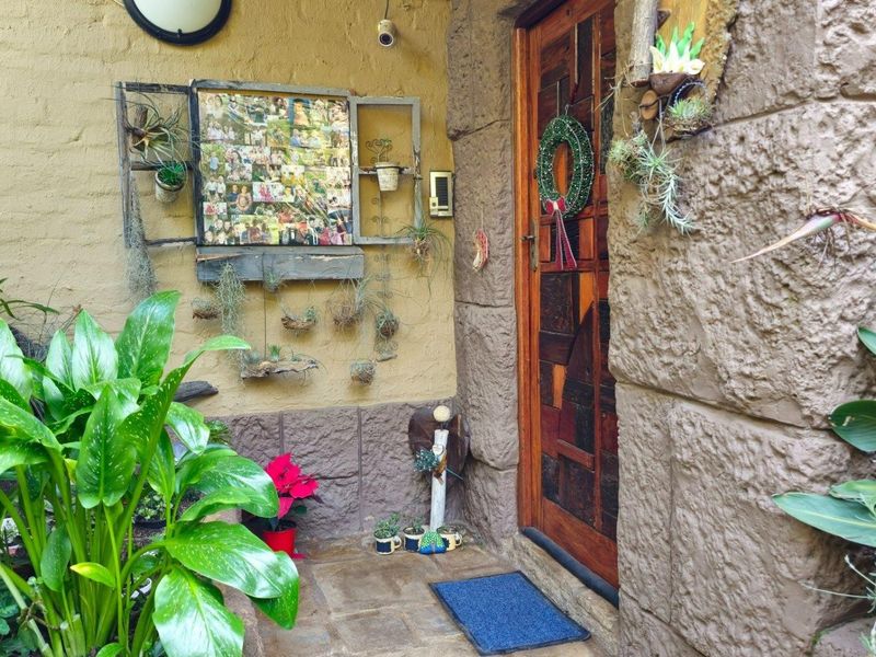 Stay in a Bushveld Lodge right here in the City - Photo 3