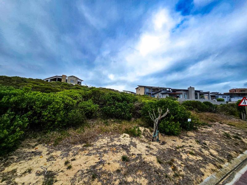 The right location at the right price. - Photo 2