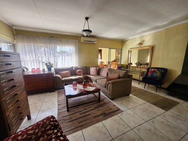 4 Bedroom well-maintained family home in Randhart - Photo 10