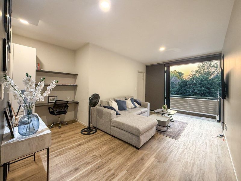 Exclusive Rental Opportunity – Modern Upmarket Unit - Photo 1