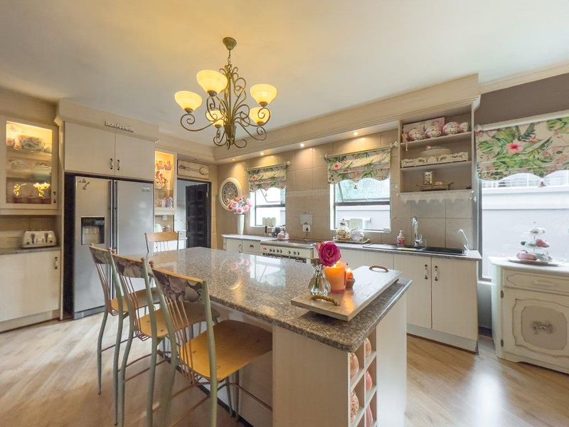 Rare find single level family home in Midfield Estate - Photo 2