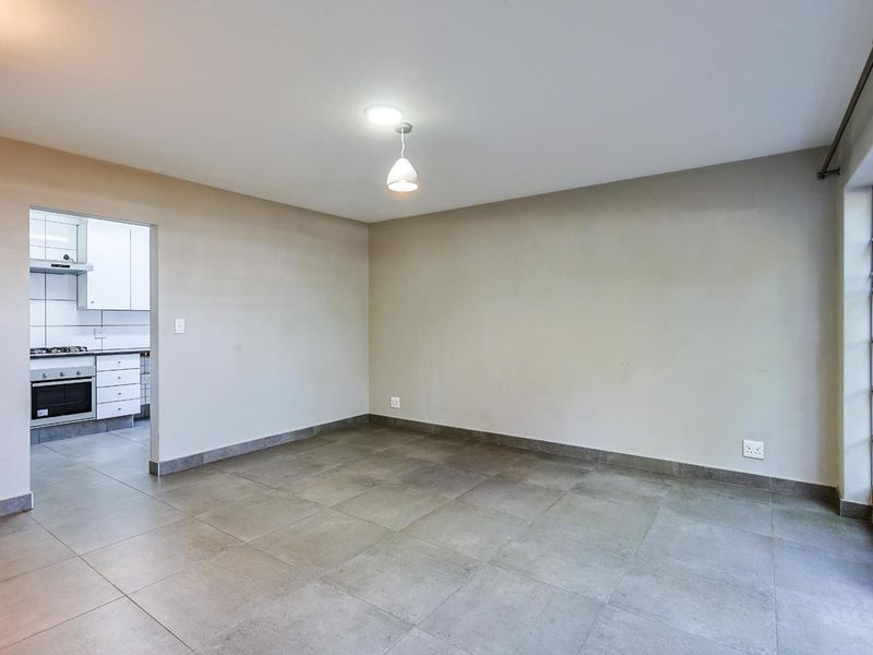 Gourmet Living - Modern Open-Plan Home in a Prestigious Suburb - Photo 4