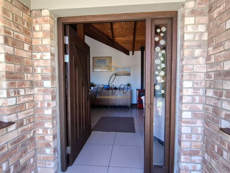 Family Home for Sale – Stylish & Move-In Ready - Photo 2