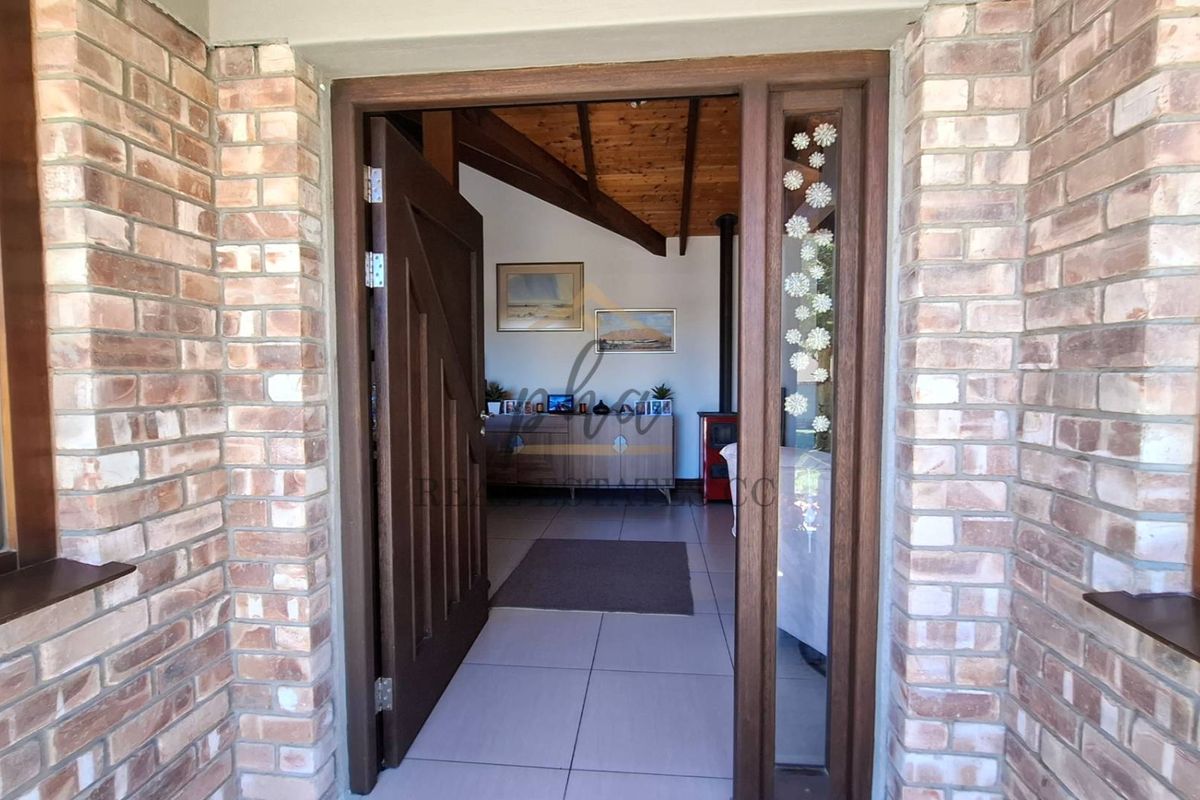 Family Home for Sale – Stylish & Move-In Ready - Photo 2