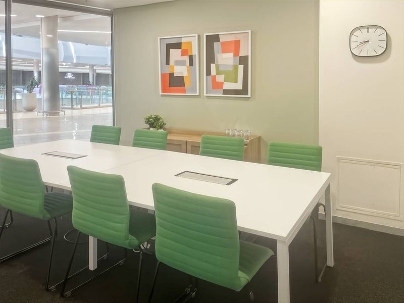 All-inclusive access to office in Regus Cradlestone Mall - Photo 5
