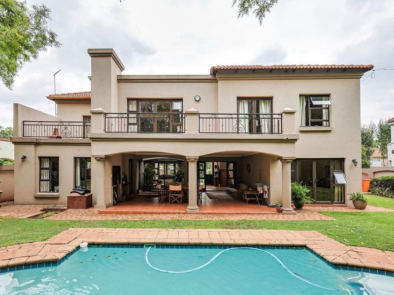 Classic 5-Bedroom, 4-Bathroom Family Home for Rent - Photo 1