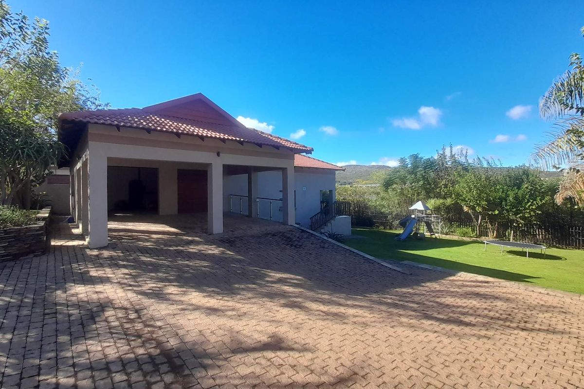 Luxury Awaits: Birdwood Estate with Separate Flatlet - Photo 4