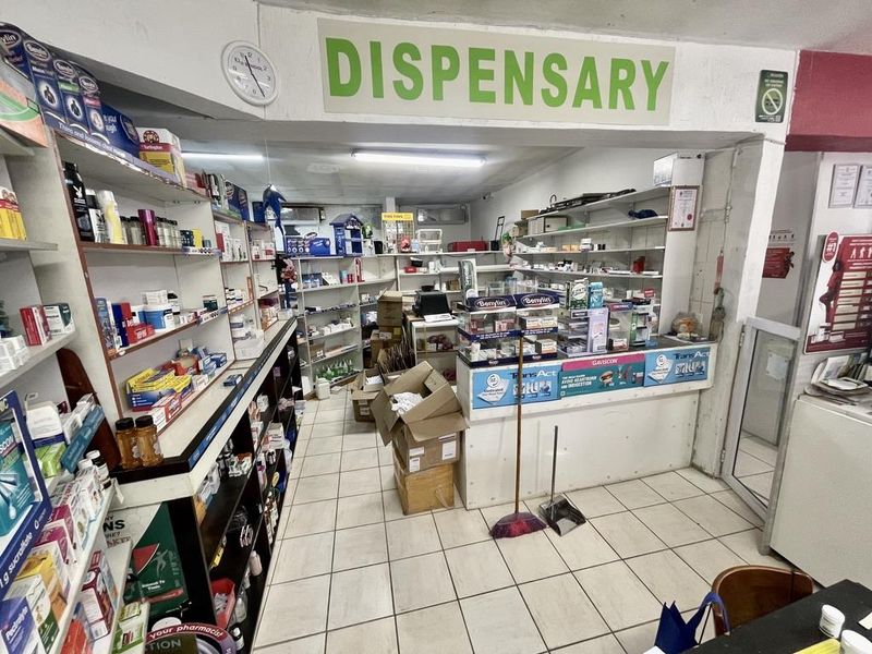 Hendra - Prime Retail Space To Let in Red Hill Shopping Centre - Photo 3