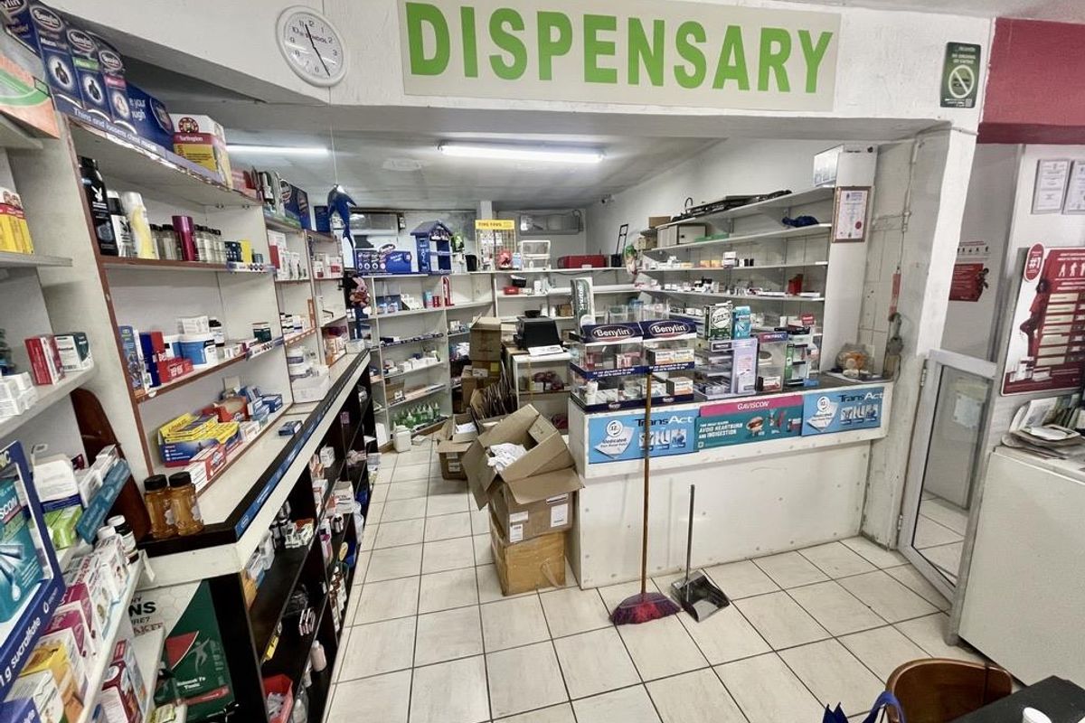 Hendra - Prime Retail Space To Let in Red Hill Shopping Centre - Photo 3