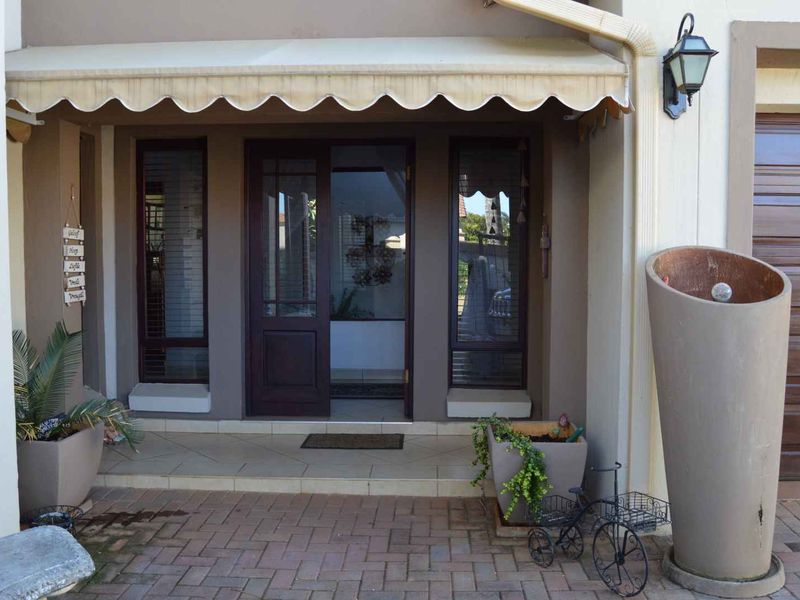 Beautiful double-storey 4-bedroom house - Photo 4