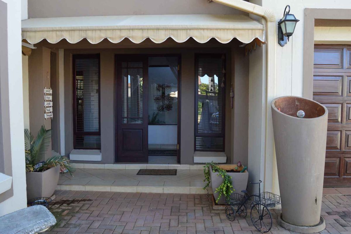 Beautiful double-storey 4-bedroom house - Photo 4